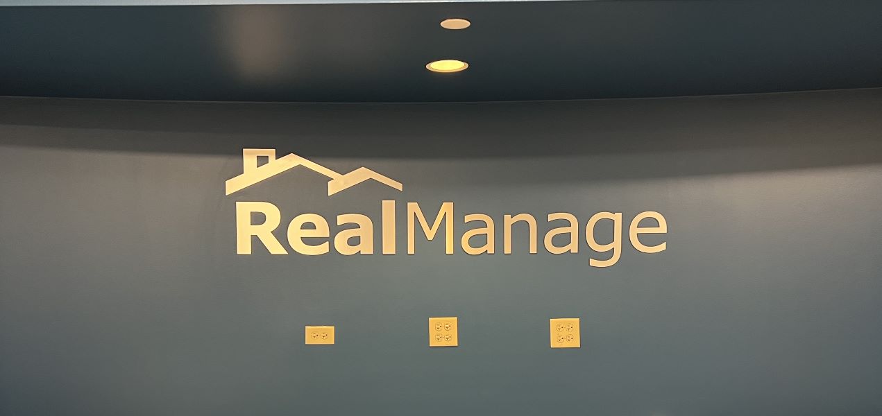 RealManage 3D Sign